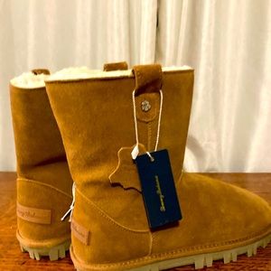 BNWT Tommy Bahama Suede & Shearling Boots, Size 9
